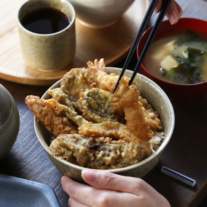 東屋 平丼 松灰 伊賀焼 日本製 陶器 丼 どんぶり 麺鉢 大鉢