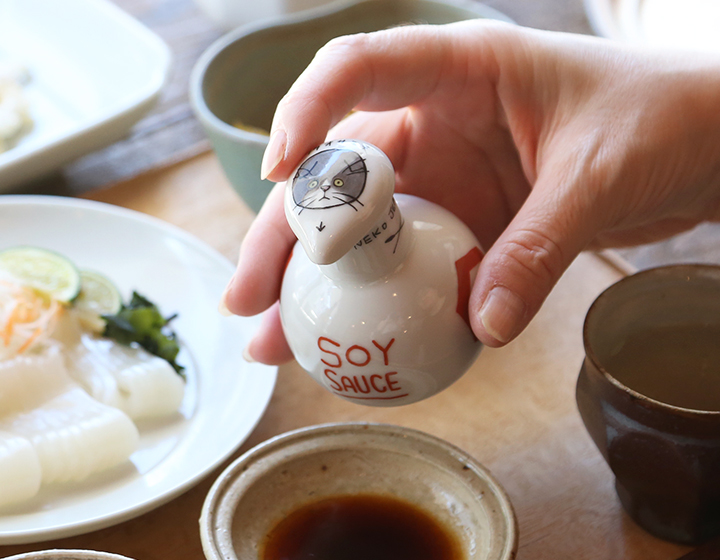 KUTANI SEAL(クタニシール) ネコジェラシー しょうゆ差し 70ml 猫 陶器