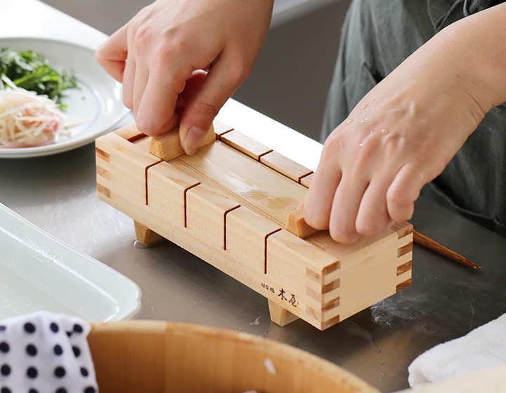 木屋 日本橋木屋 押し寿司器 小 五つ切り ガイド付き 箱寿司 押し寿司