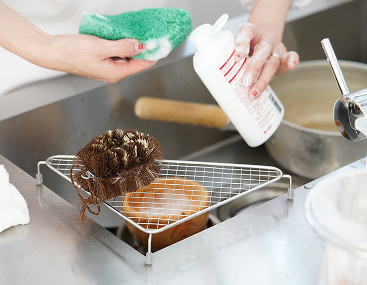 家事問屋 水切りコーナーラック 三角コーナー : がらんどう 手仕事品と