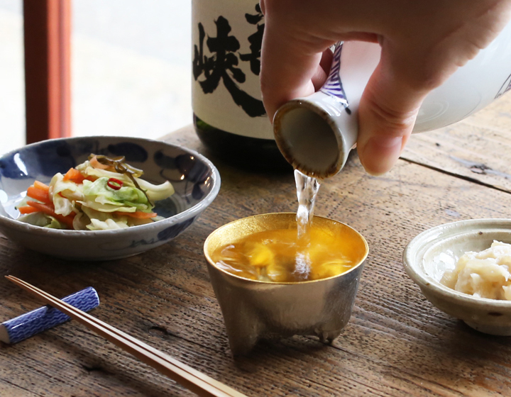 能作/雅覧堂 干支の酒器 未 金箔 ひつじ 錫 盃 猪口 酒器 ぐい呑み