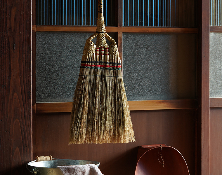 長柄箒 窓型 白木屋中村伝兵衛商店 座敷箒 ほうき 手編み : がらんどう