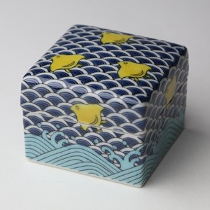 九谷焼色絵陶箱 ～彩～ 青海波千鳥