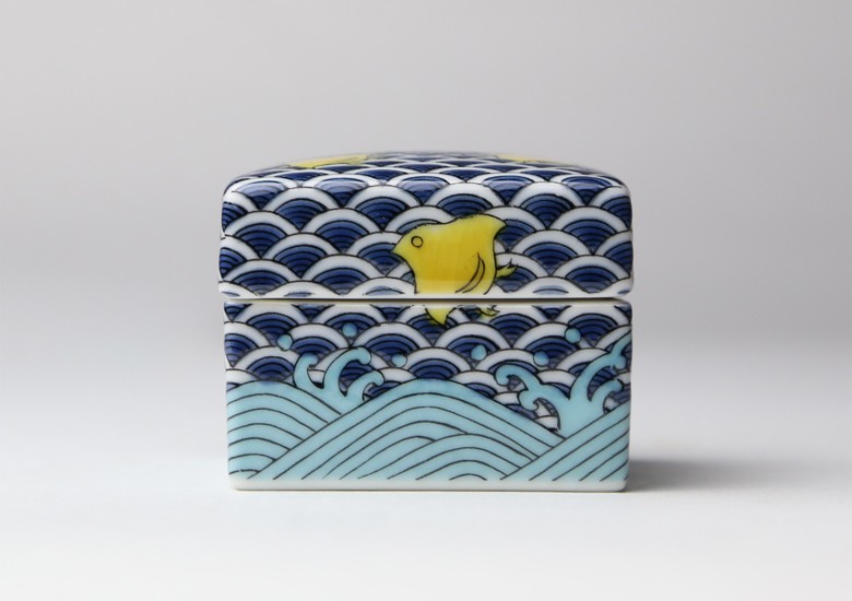 九谷焼色絵陶箱 ～彩～ 青海波千鳥