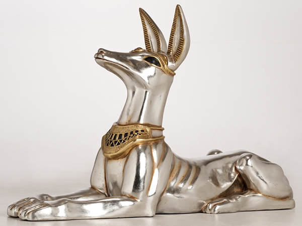 国王の猟犬 展示 犬 番犬 銀色 王 エジプト ピラミッド 世界遺産