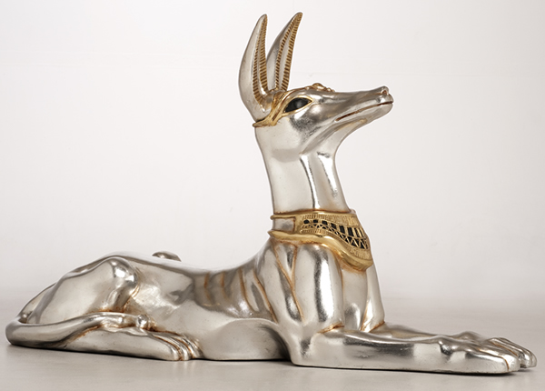国王の猟犬 展示 犬 番犬 銀色 王 エジプト ピラミッド 世界遺産 