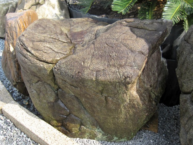 亀甲石