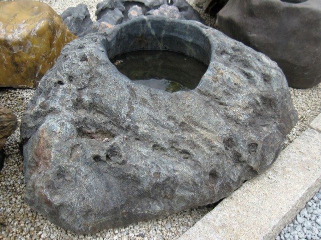 手水鉢 水鉢 たまり石 天然石 庭石 つくばい 溜まり石 景石 蹲 和風 庭園 石庭 : g-ni064 : ガーデンアート増樹YAHOO!店 -  通販 - Yahoo!ショッピング