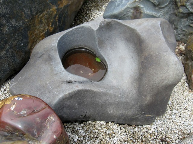 手水鉢