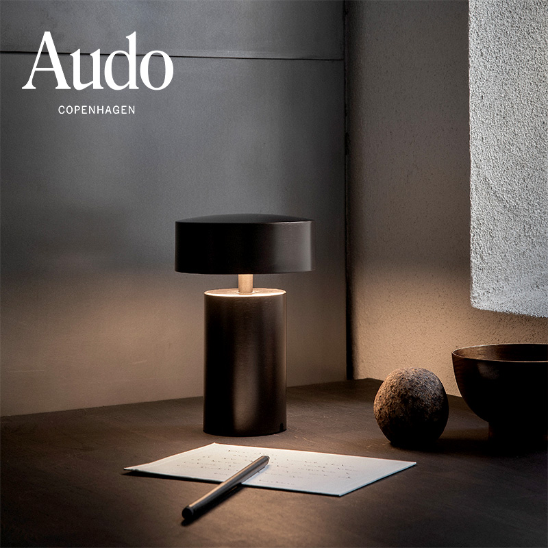 menu Audo コラム テーブルランプ ポータブル ブロンズ テーブル menu Audo コラム テーブルランプ ポータブル ブロンズ テーブル