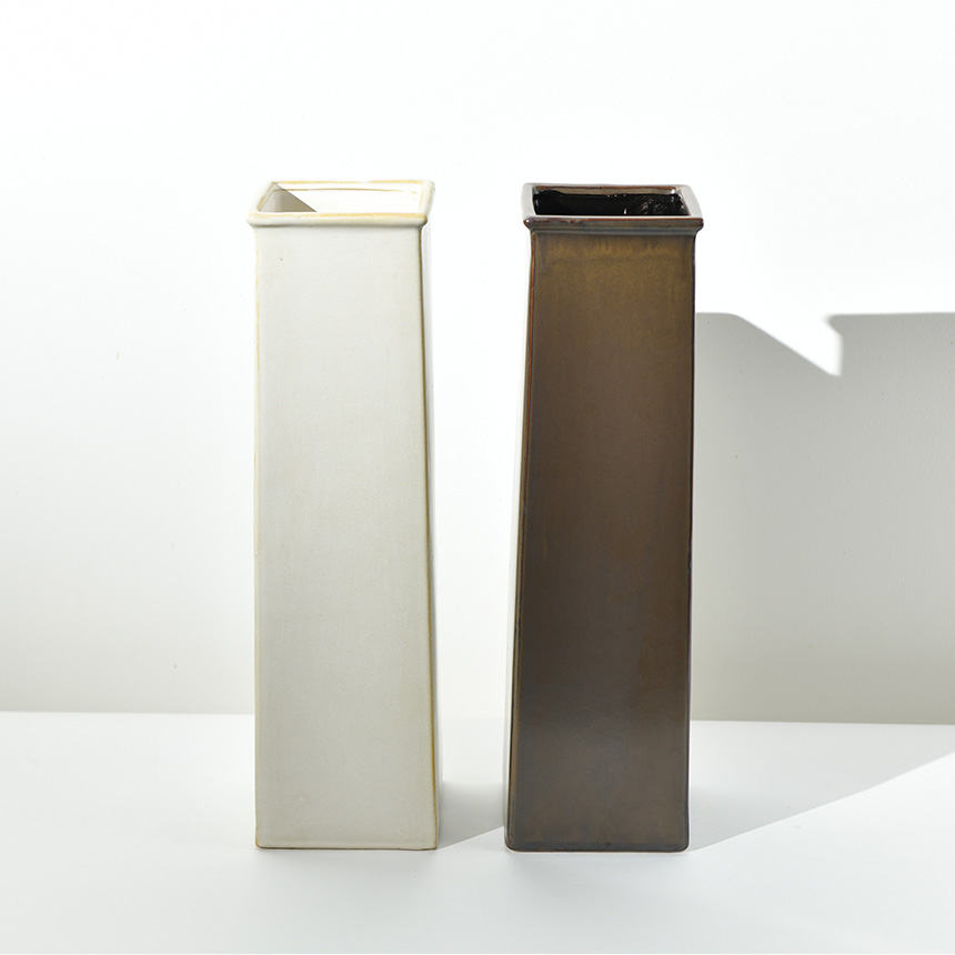 陶器製 山水画 花瓶 木製台座付き 陶器製 山水画 花瓶 木製台座付き