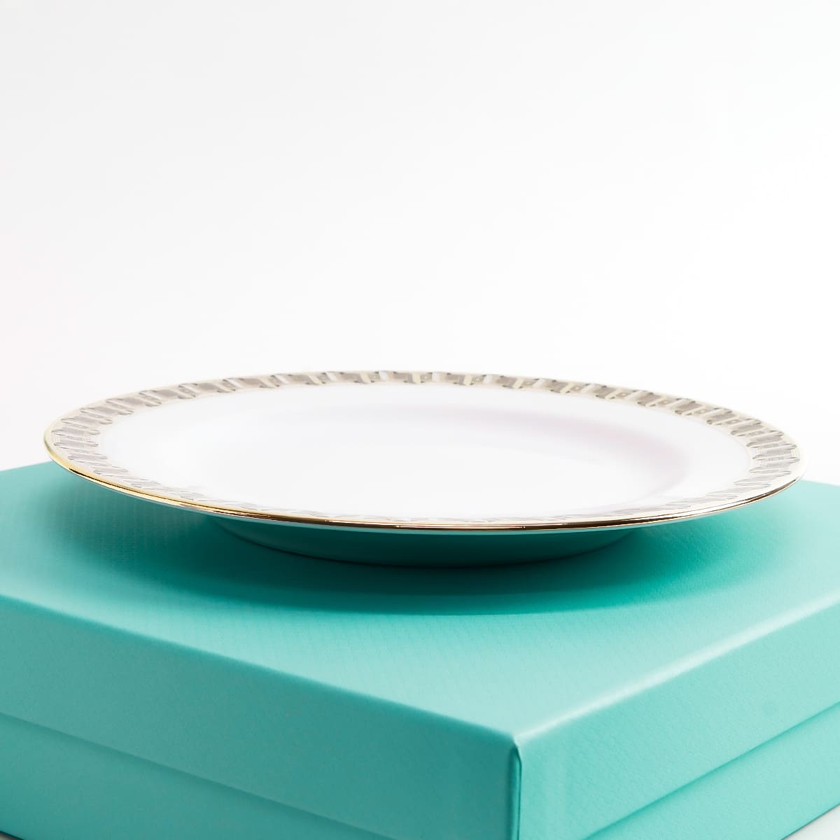 ティファニー 食器 結婚祝い TIFFANY＆Co プレート 皿 T トゥルー