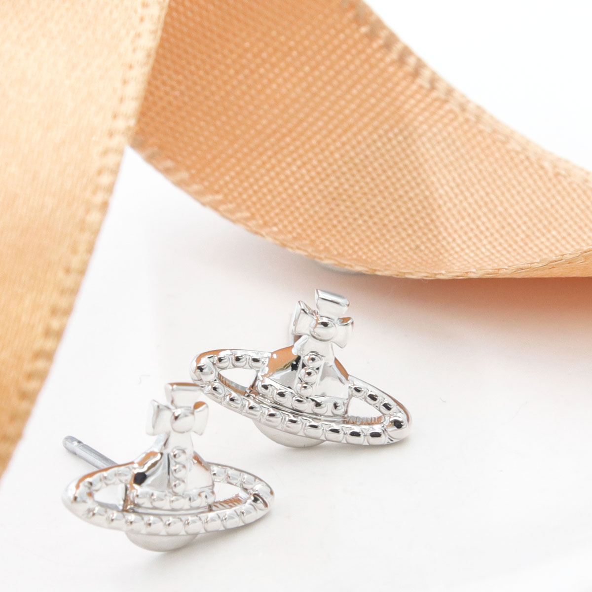美品 正規品 ヴィヴィアンウエストウッド オーブ フープ ピアス シルバー ヴィヴィアンウエストウッド Vivienne Westwood ピアス レディース
