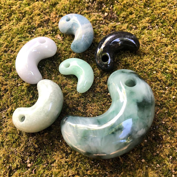 ❤糸魚川産青翡翠　小滝入りコン沢『勾玉』✨✨ 一点物】 糸魚川ブルー翡翠 勾玉 5.9g 新潟県小滝入りコン沢産