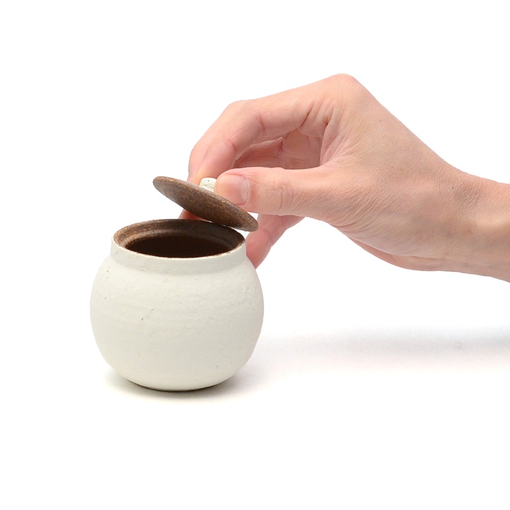 信楽焼 へちもん さらさら塩壺 (小) 選べる2色 白黒 190ml 箱入り 日本