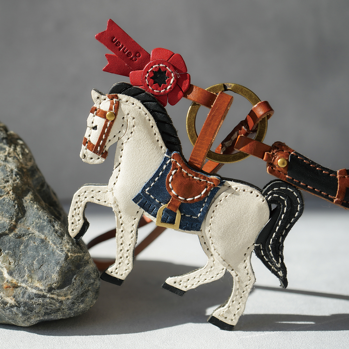 genten（ゲンテン） genten 40869 ワクワクチャーム 白馬 本革 バッグ