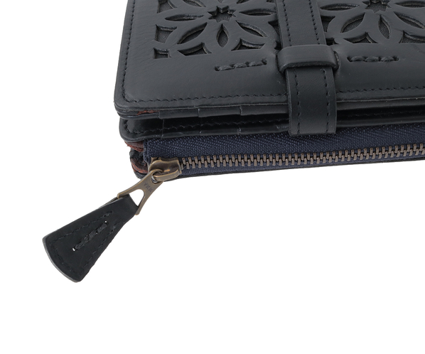 値下げ　genten 二つ折り財布 genten（ゲンテン） genten 44255 カットワーク 二つ折り財布 限定 本