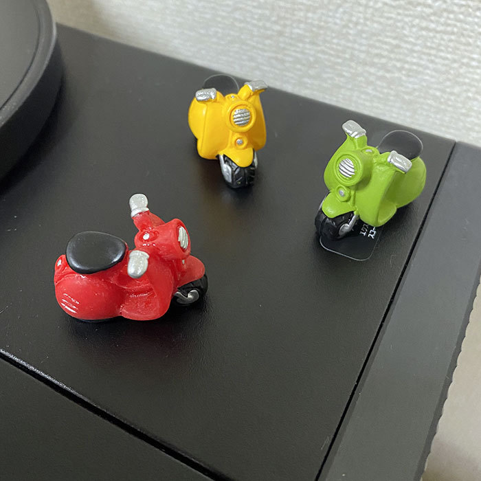 スクーター おもちゃ 置物 赤 緑 黄色 かわいい 小さい インテリア 3台
