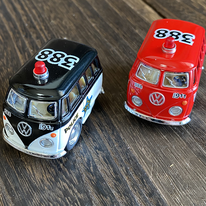 フォルクスワーゲン ワーゲンバス ミニカー パトカー 消防車 かわいい