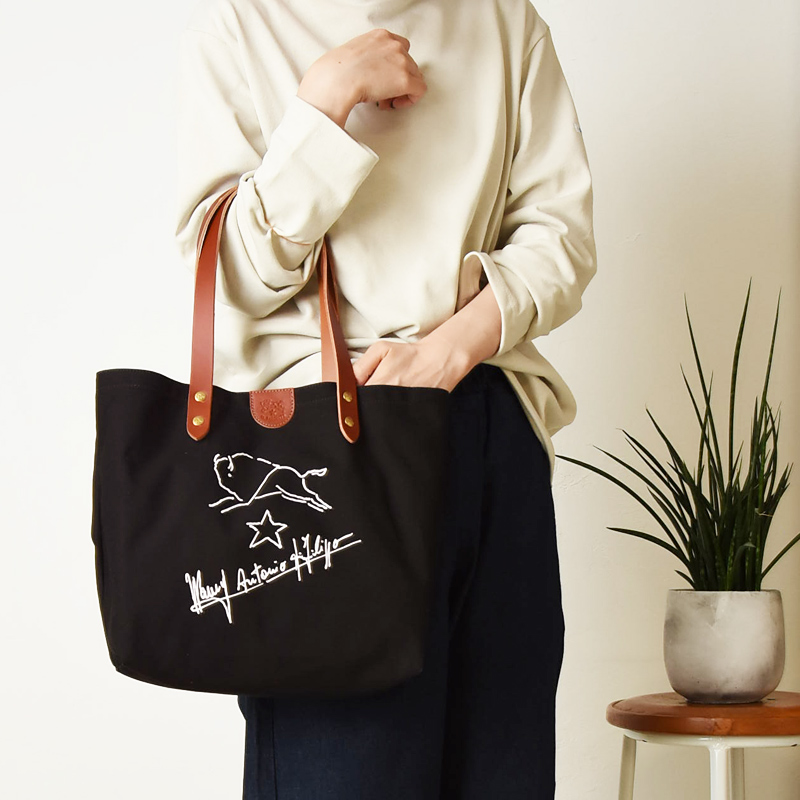✨現行✨ イルビゾンテ ハンドバッグ ロゴ型押し レザー キャンバス ブラック IL BISONTE (イルビゾンテ かばん 鞄) サインプリント レザー