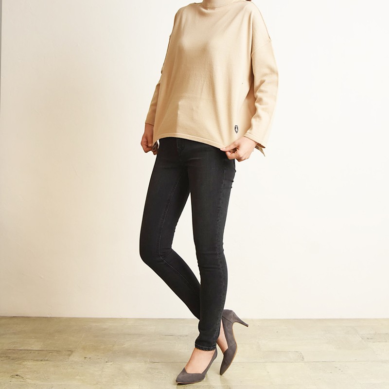 極美品《YANUK》Patricia スキニー(W25)黒 ストレッチ デニム