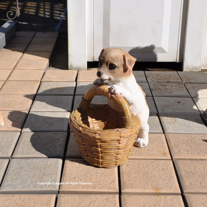 ドッグ置物【子犬のバスケット】プランター（穴あり）お水が流れるお花ポット【ガーデニング雑貨】ベランダ 犬置物 DOG オーナメント｜gift-angelo