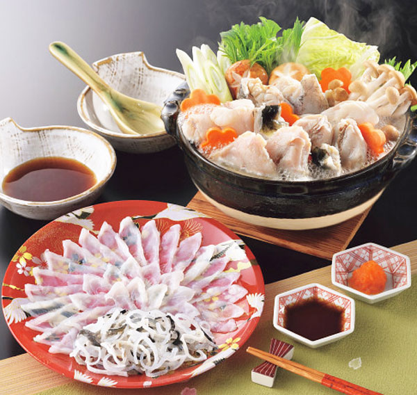 とらふく料理セット とらふぐ刺身（２２cm皿）４０g、とらふぐ皮、とらふぐちり、ふく醤油 ほか