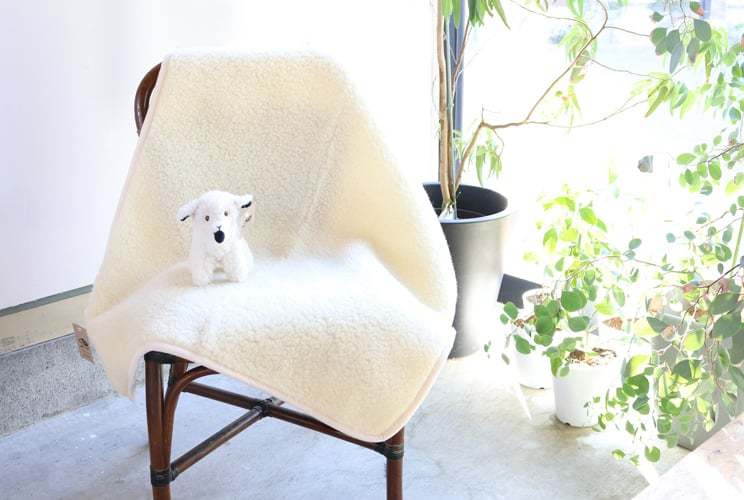 モコモコのひざ掛けブランケット シープバイザシー ボアブランケット