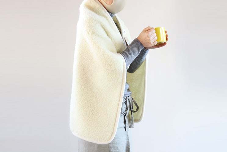 モコモコのひざ掛けブランケット シープバイザシー ボアブランケット