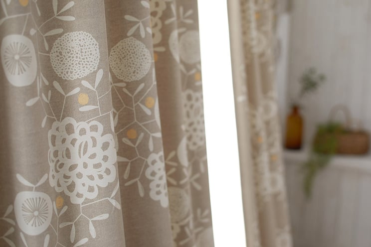 スミノエ 2級遮光カーテン デザインライフ HANAKAZARI ハナカザリ