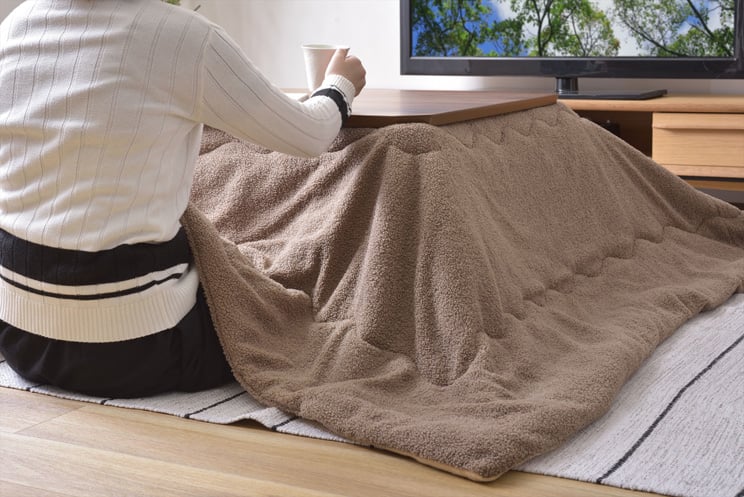 ぬいぐるみみたいなフカフカのボアが暖かい正方形のこたつ布団 190×190