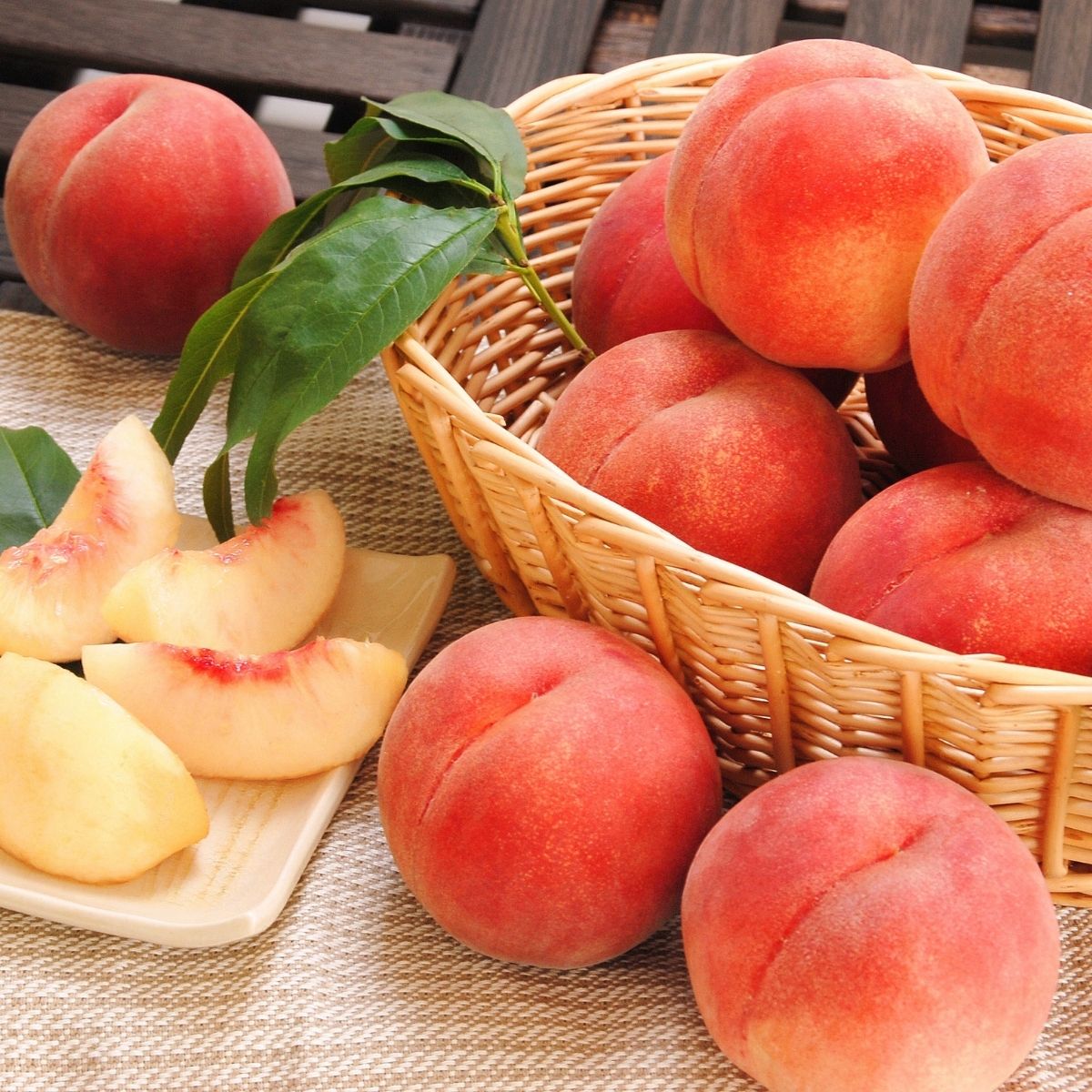 山形県産 桃 (あかつき) 2kg6〜8玉 (7月28日より順次出荷予定) (承り期間：7月29日まで) 