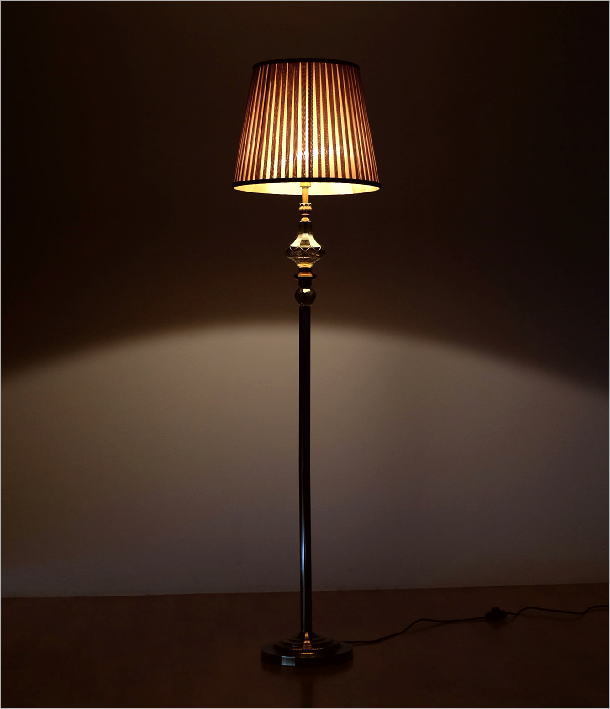 フロアランプ おしゃれ アンティーク フロアライト ヨーロピアン アイアン スタンド照明 リビング ランプ エレガントなフロアランプ B