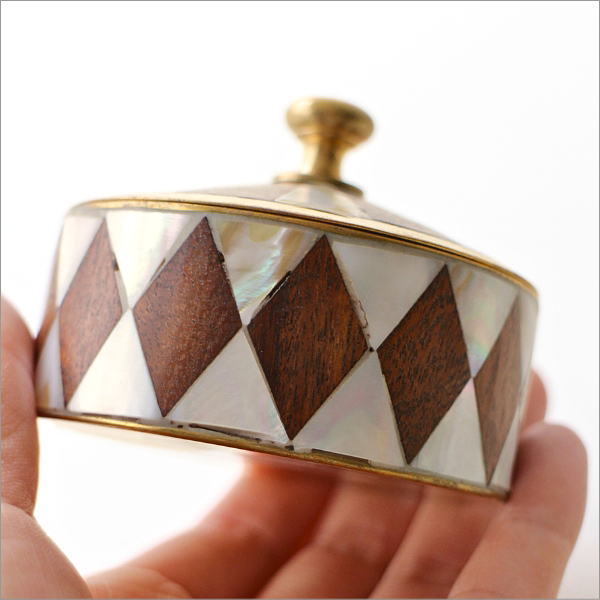 【お洒落】アンティーク調 アクセサリー／小物入れ レトロ 希少！ 小物入れ ふた付き おしゃれ 真鍮 ミニ アンティーク 小さい 卓上 丸