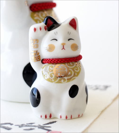 招き猫　猫の置物　オブジェ 招き猫 おしゃれ 置物 オブジェ 陶磁器 かわいい ネコ 手のひらサイズ