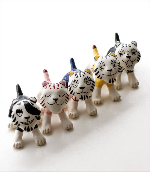 置物 とら トラ オブジェ かわいい おしゃれ ミニ 磁器 小さい