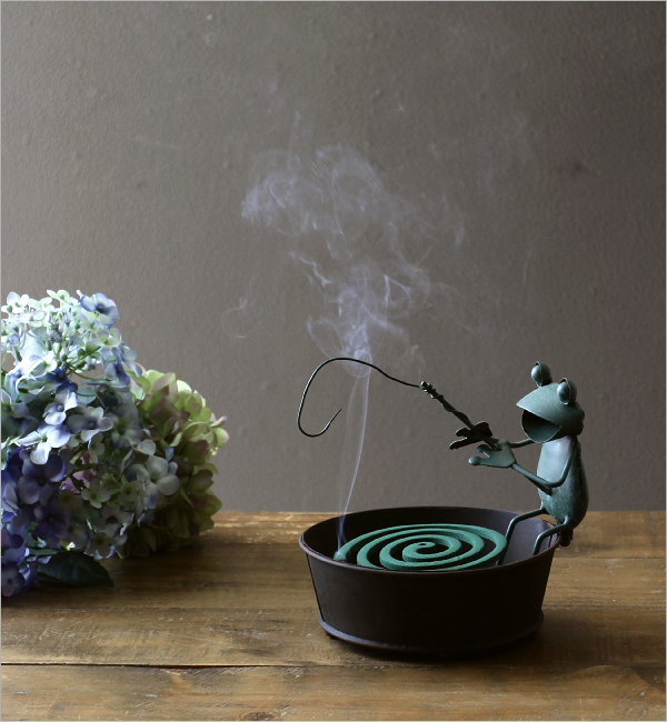 蚊取り線香ホルダー おしゃれ アイアン 蚊取り線香入れ かえる 蚊遣り