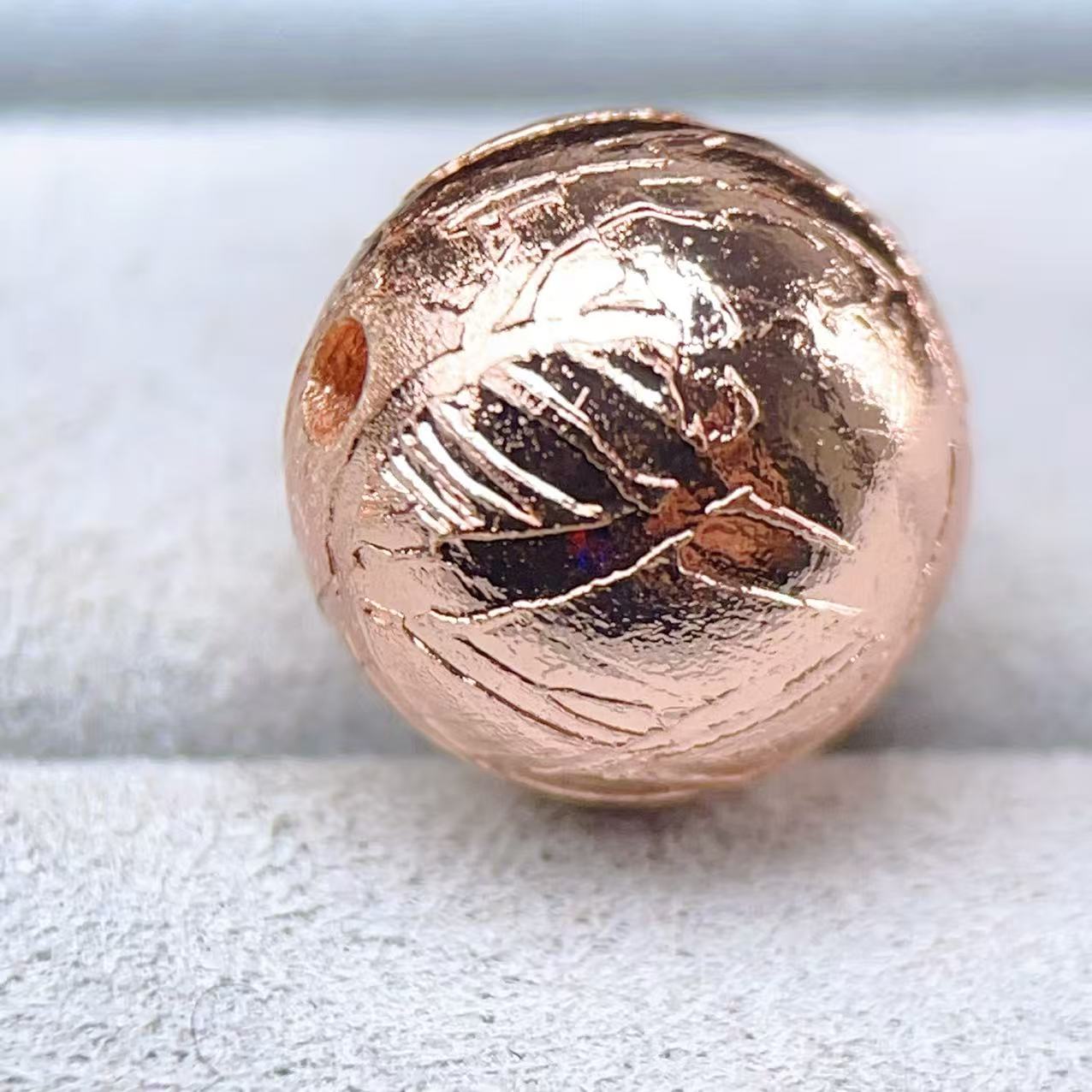 PROME 天然石【一点物】高品質・鉄質隕石・メテオライト・粒売り・アルタイ産・10mm・シャンパン色・貫通孔・【日本彩珠宝研究所鑑別済み】・V76734
