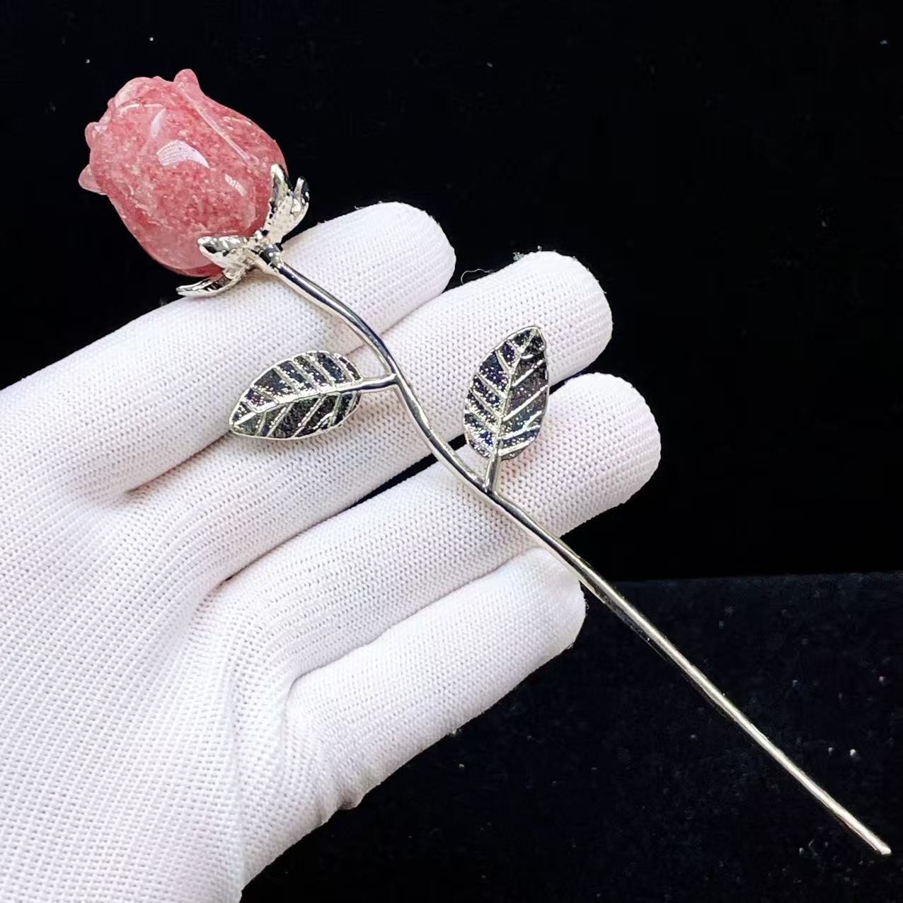 PROME 天然石【一点物】ストロベリークォーツ・薔薇デザイン・白銅・インテリア置物・造花・3×15cm・v78602
