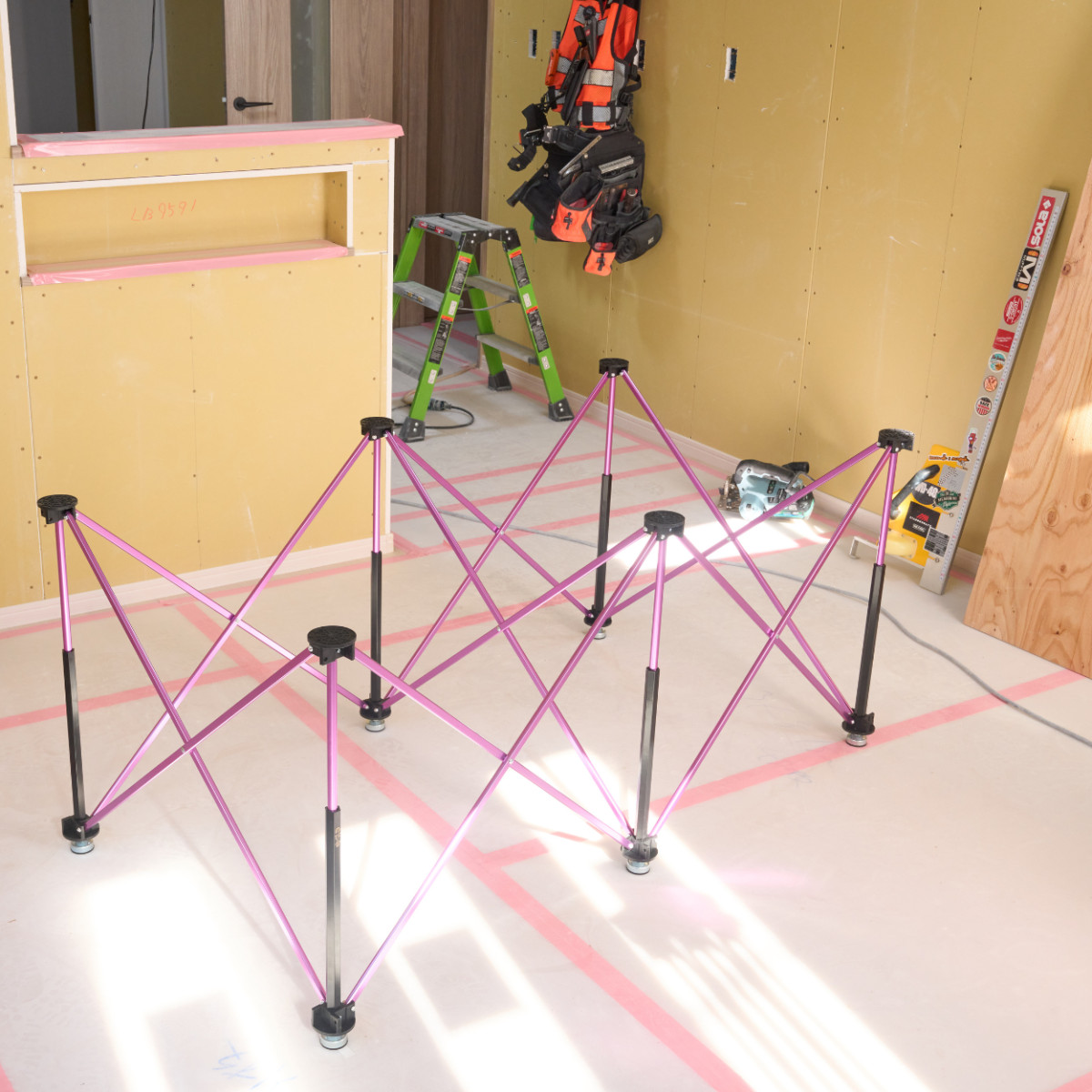 【DIY必須アイテム】⭐︎ペケ台　作業台　自由自在　高さ約60センチ ワンタッチ伸縮作業台 組み立て不要 耐荷重600kg W1130xD600xH730mm