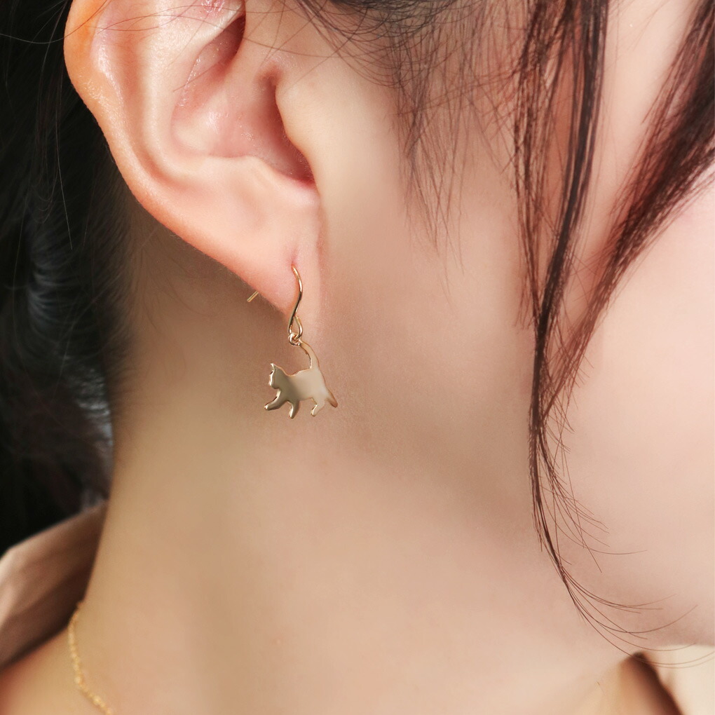 「可愛い」　猫モチーフ揺れるピアス 楽天市場】猫 ピアス オニキス ネコピアス ガーネット K10YG