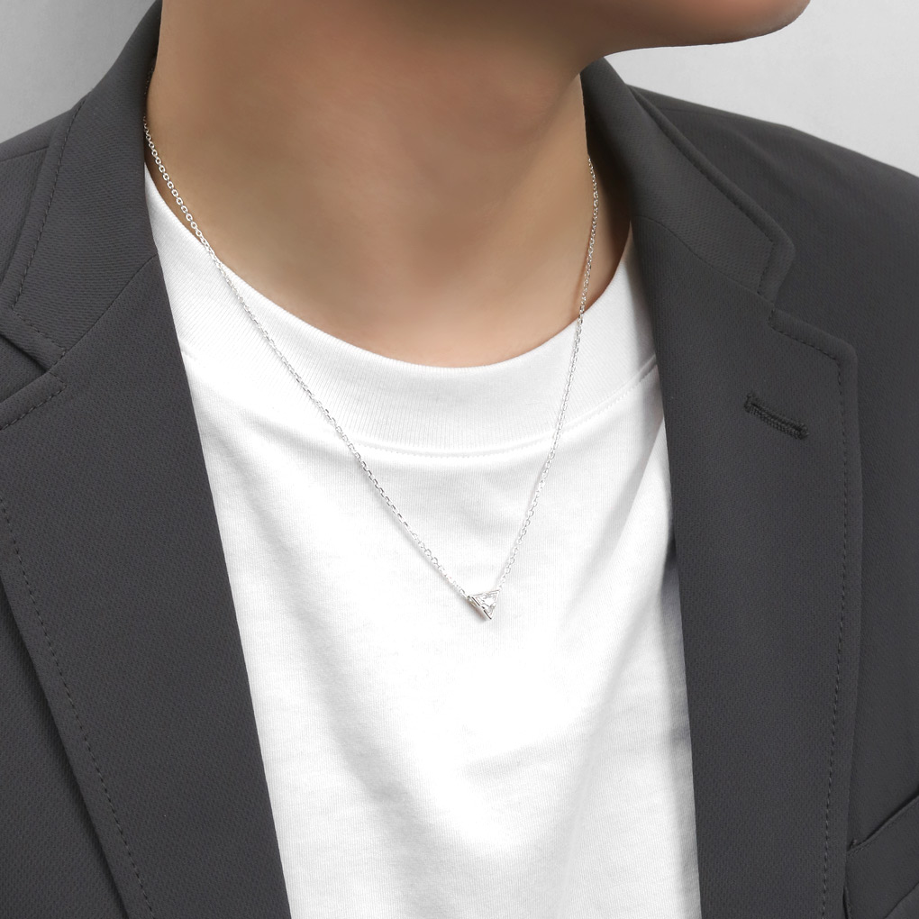 ★スタールビー 大粒トライアングル ペンダント(SA+) ☆スタールビー 大粒トライアングル ペンダント(SA+) アクセサリー
