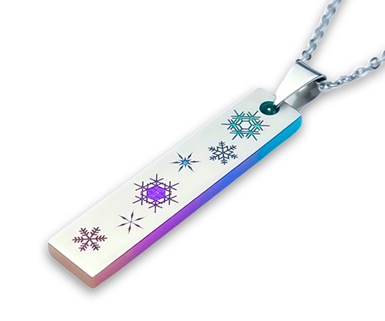 Hizm 札形ペンダントトップ M 雪華 碧色×天色×紫×桃 純チタン製