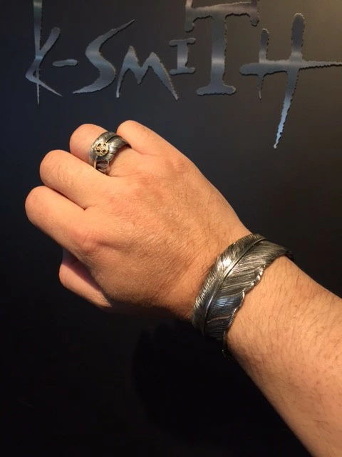 K-SMITH 打ち出し フェザー 燻し シルバーバングル ターコイズ 羽根 ネイティブ イーグル ブレスレット バングル 腕輪 シルバー925 銀 爆買の画像