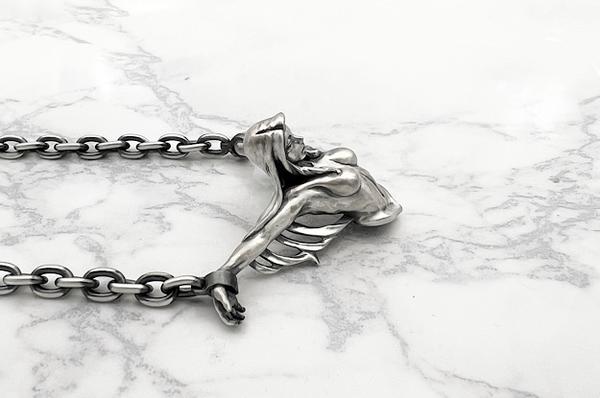 Mad Graffiti マッドグラフィティ クルシフィクシャン2nd L ハーフ ネックレス ネックレス シルバーアクセサリー シルバー925 ペンダントヘッド 爆買の画像