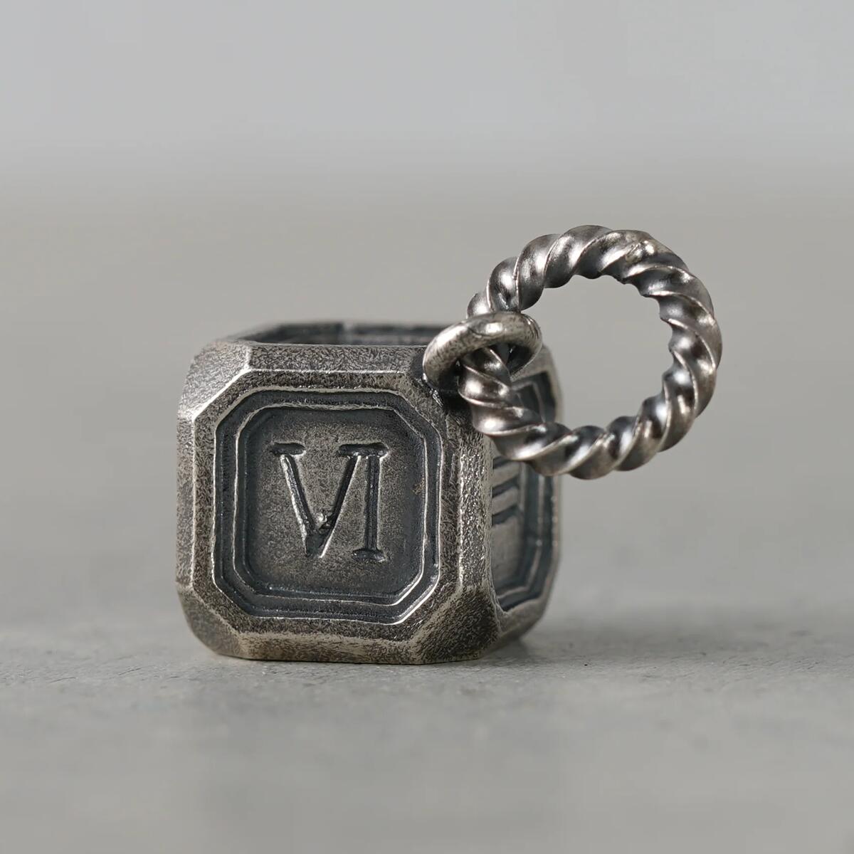 Quetzal ローマンダイスペンダント ペンダントトップ チェーンなし