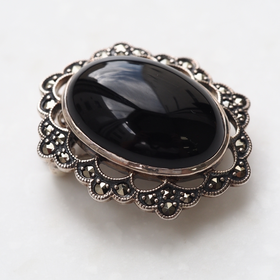 碌山　オニキス　珊瑚　マーカサイト　ペンダント兼ブローチ ROKUZAN オニキス ブローチ ペンダントトップ (チェーンなし