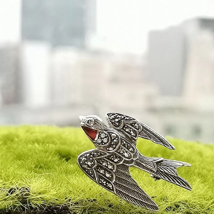 ROKUZAN カーネリアン 空飛ぶツバメ ブローチ ペンダントトップ