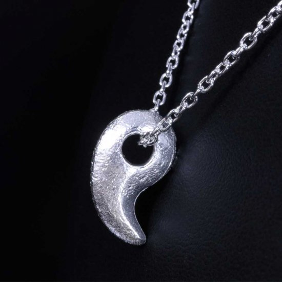 龍頭 八尺瓊 勾玉 ネックレス 白 Lサイズ チェーン付き ペンダント