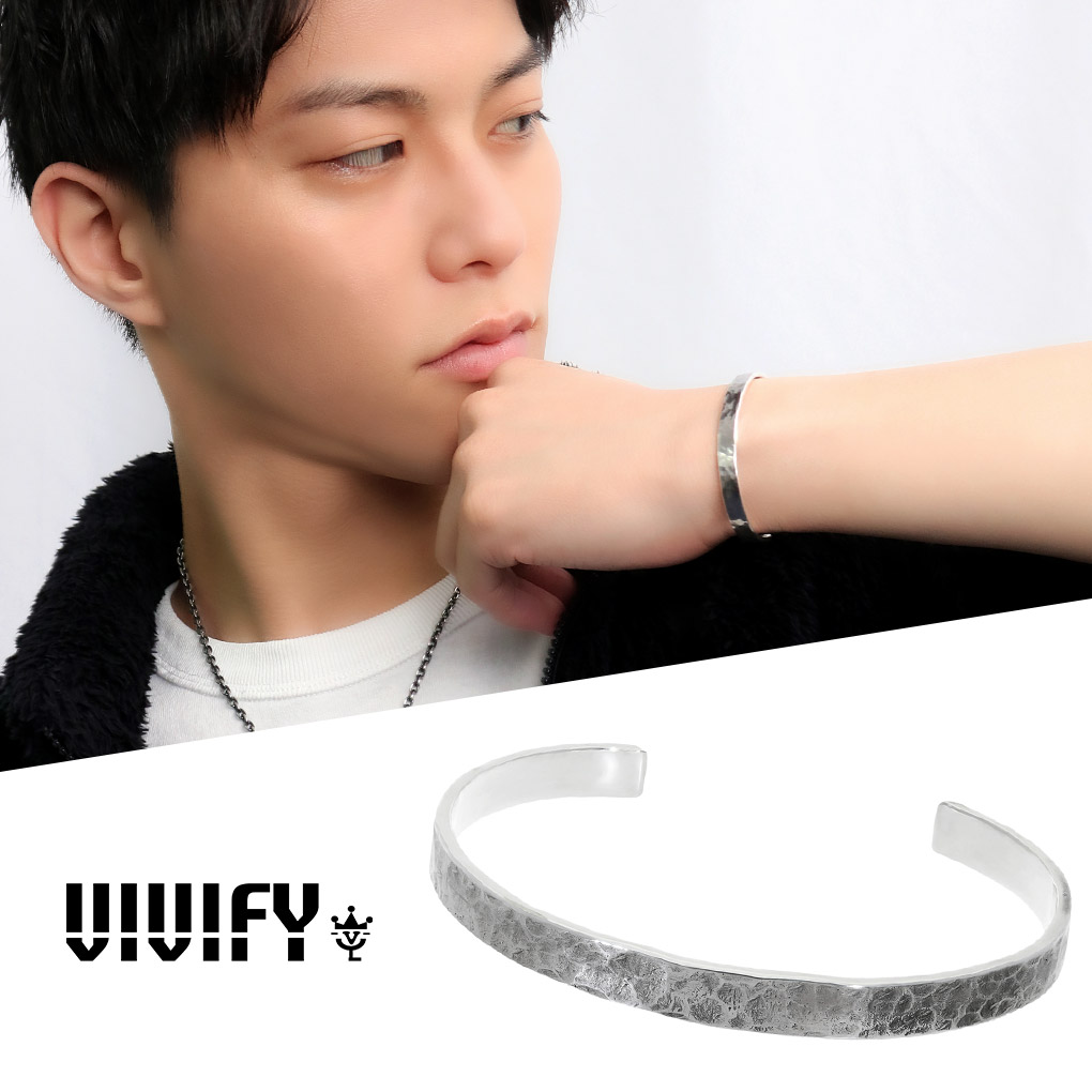 VIVIFY（ビビファイ） 槌目 ハンマード バック ホールマーク バングル